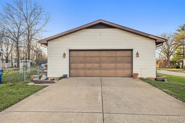 102 Laura Street, Farmington, MO 63640