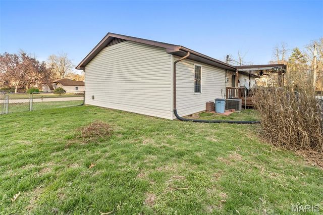 102 Laura Street, Farmington, MO 63640