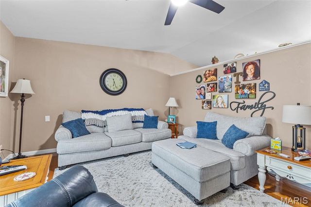 102 Laura Street, Farmington, MO 63640