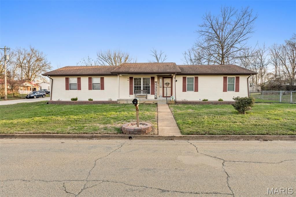 102 Laura Street, Farmington, MO 63640