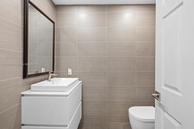 200 Diplomat Pkwy 825, Hallandale Beach, FL 33009