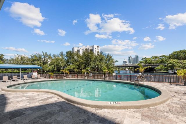 200 Diplomat Pkwy 825, Hallandale Beach, FL 33009