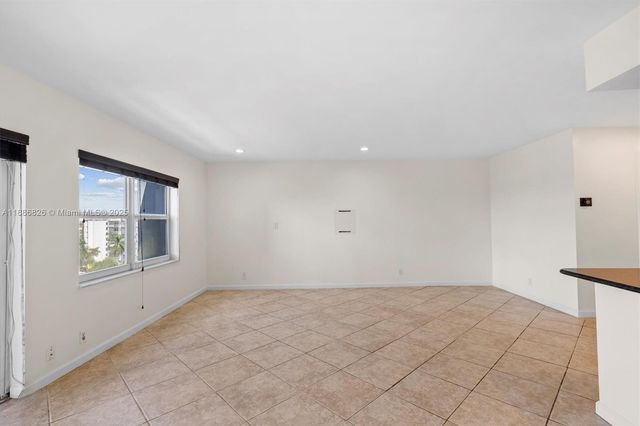 200 Diplomat Pkwy 825, Hallandale Beach, FL 33009