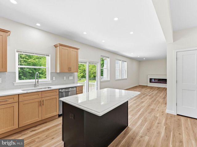 372 MARION AVE, Westville, NJ 08093