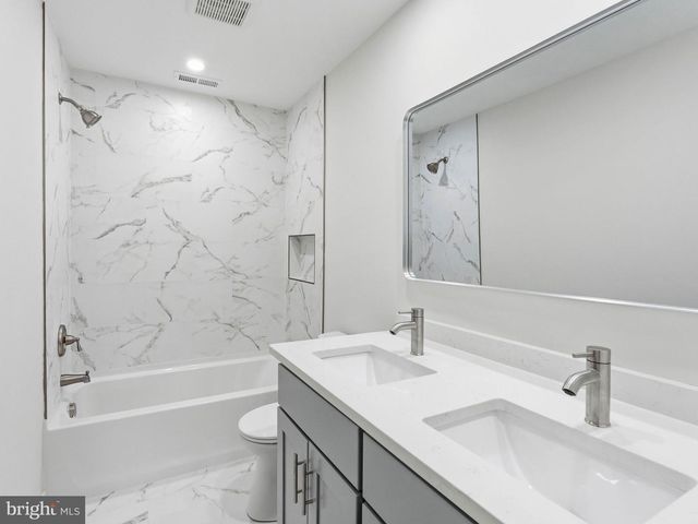 372 MARION AVE, Westville, NJ 08093