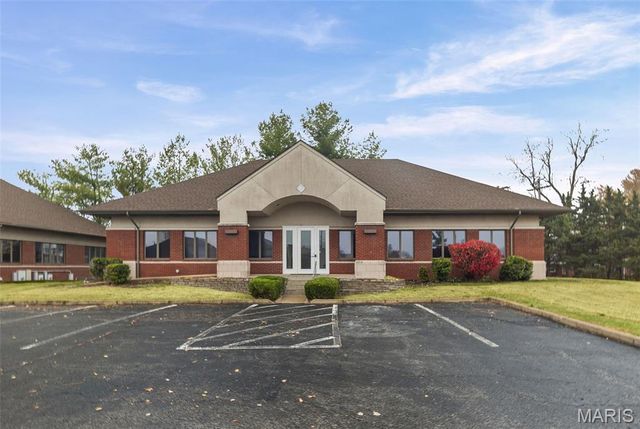 16 Bronze Pointe Boulevard, Swansea, IL 62226