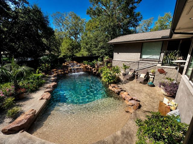 5 Tree Frog Drive, Houston, TX 77074