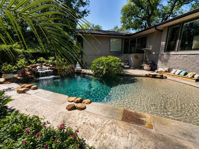 5 Tree Frog Drive, Houston, TX 77074