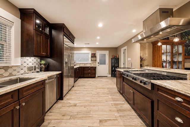 5 Tree Frog Drive, Houston, TX 77074
