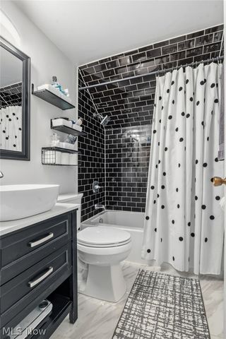 29575 Dorchester Drive, North Olmsted, OH 44070