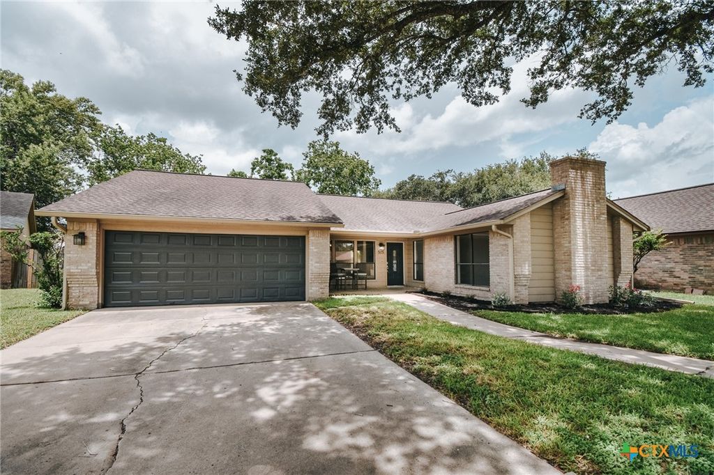 505 Bramble Bush Lane, Victoria, TX 77904