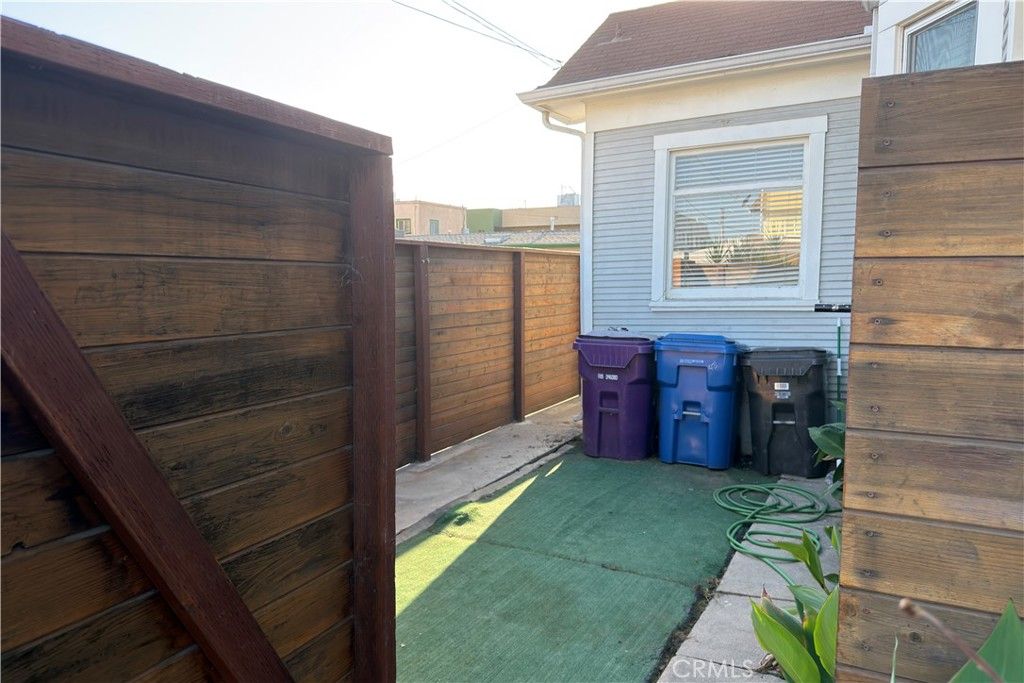 421 Almond Avenue, Long Beach, CA 90802 — photo 2