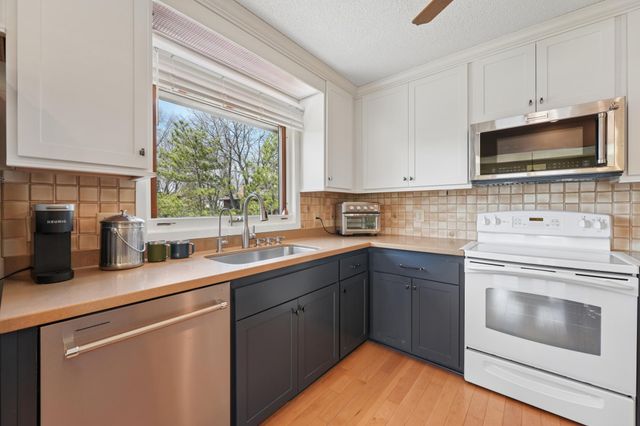 14720 Dunbar Court, Apple Valley, MN 55124