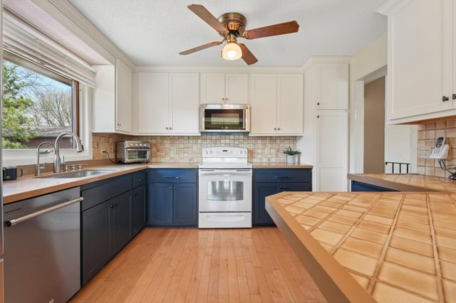 14720 Dunbar Court, Apple Valley, MN 55124