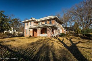 195 N Walthall Street, Holly Springs, MS 38635