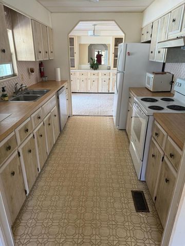 4 E East Caribbean, Port St. Lucie, FL 34952