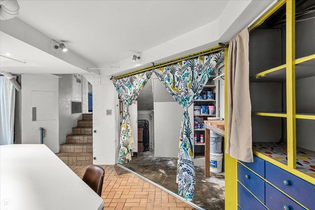 1018 W Morris Ave, Modesto, CA 95350