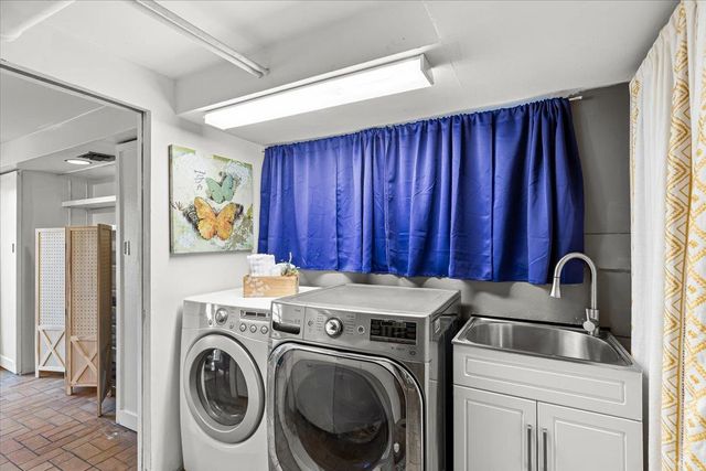 1018 W Morris Ave, Modesto, CA 95350