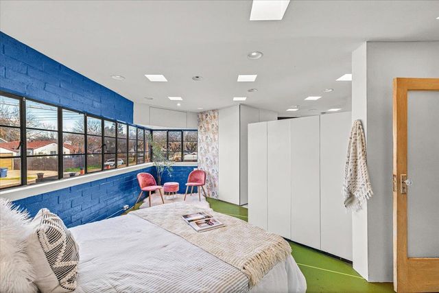 1018 W Morris Ave, Modesto, CA 95350