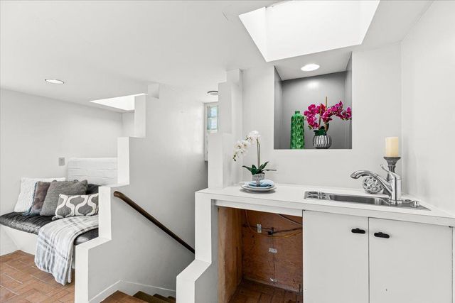 1018 W Morris Ave, Modesto, CA 95350