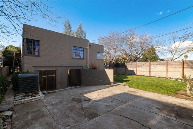 1018 W Morris Ave, Modesto, CA 95350