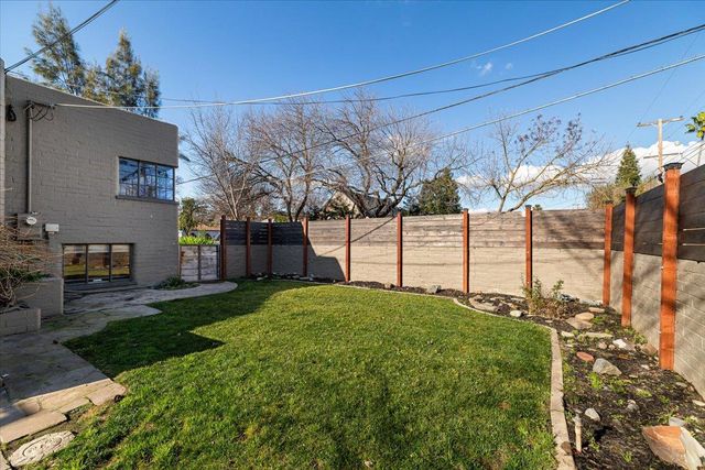 1018 W Morris Ave, Modesto, CA 95350