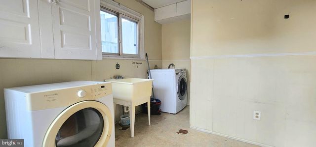 705 W RACE ST, Pottsville, PA 17901