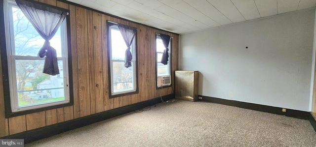 705 W RACE ST, Pottsville, PA 17901