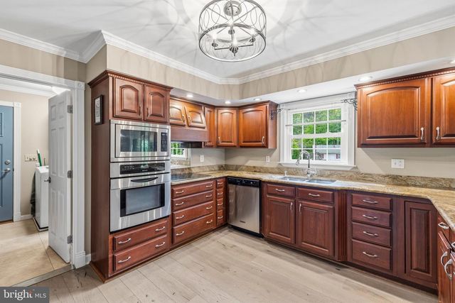 9045 FORESTVIEW DR, Manassas, VA 20112