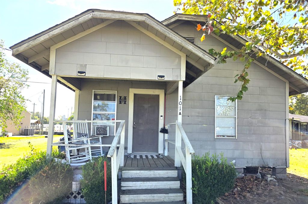 101-A Elm Street, Daisetta, TX 77327