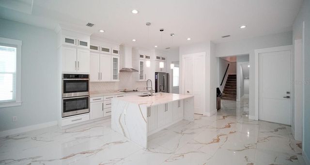 4018 W ARCH STREET, Tampa, FL 33607