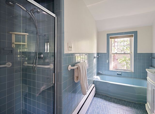 105 Grant Ave, Newton, MA 02459