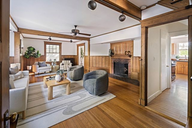 105 Grant Ave, Newton, MA 02459