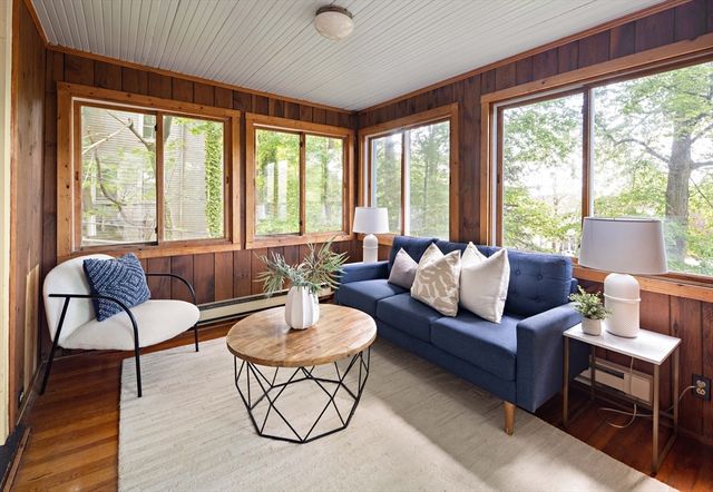 105 Grant Ave, Newton, MA 02459