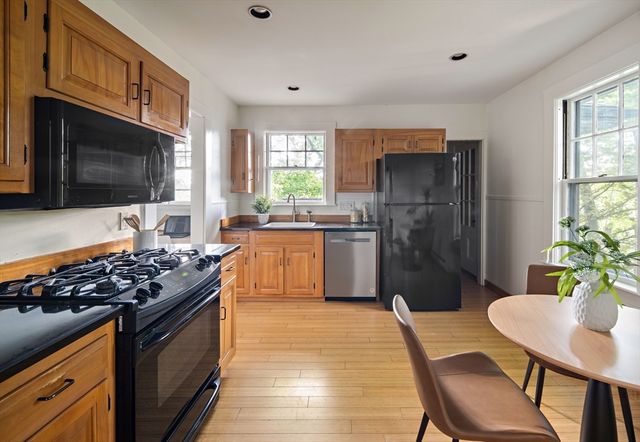 105 Grant Ave, Newton, MA 02459