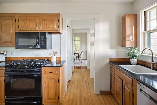 105 Grant Ave, Newton, MA 02459