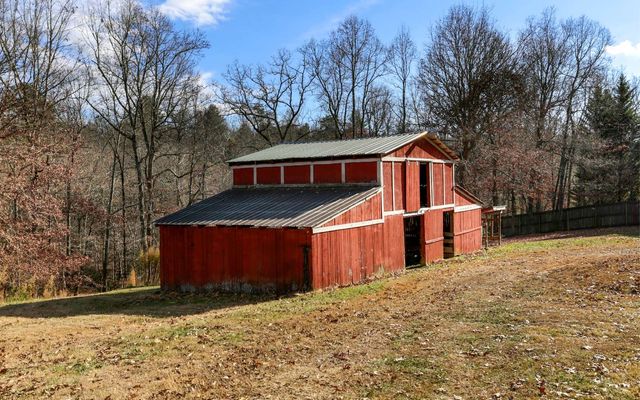 805 Quail Cove Circle, Warne, NC 28909