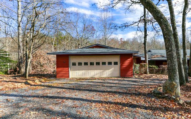 805 Quail Cove Circle, Warne, NC 28909