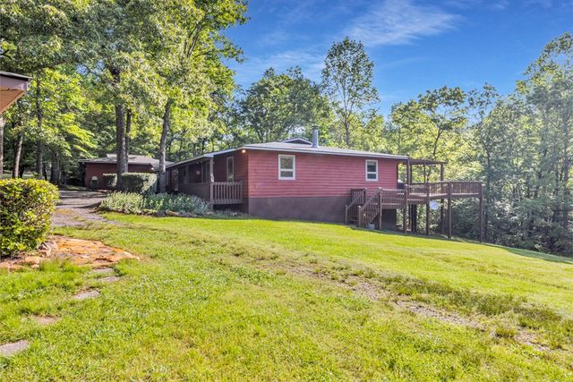 805 Quail Cove Circle, Warne, NC 28909