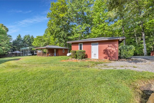 805 Quail Cove Circle, Warne, NC 28909