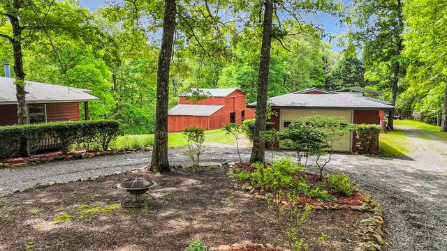 805 Quail Cove Circle, Warne, NC 28909