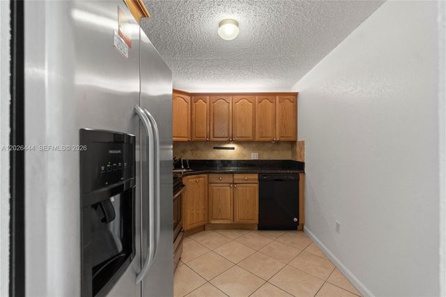 7100 NW 17th St 219, Plantation, FL 33313