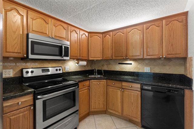 7100 NW 17th St 219, Plantation, FL 33313