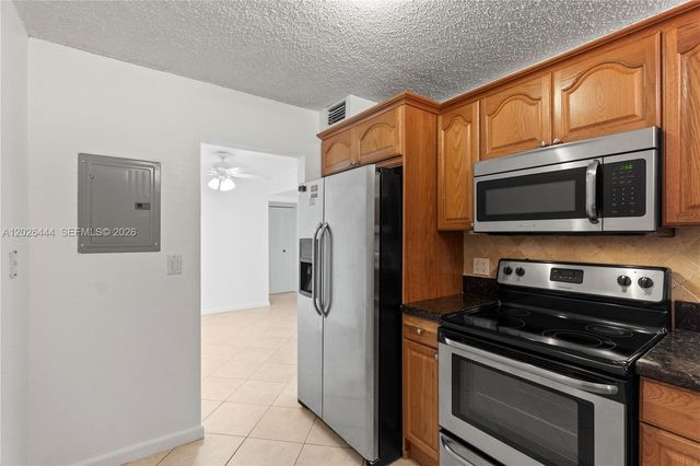 7100 NW 17th St 219, Plantation, FL 33313