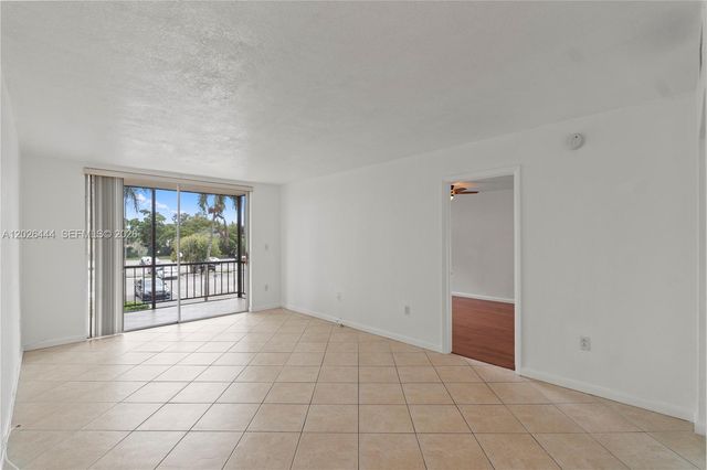 7100 NW 17th St 219, Plantation, FL 33313