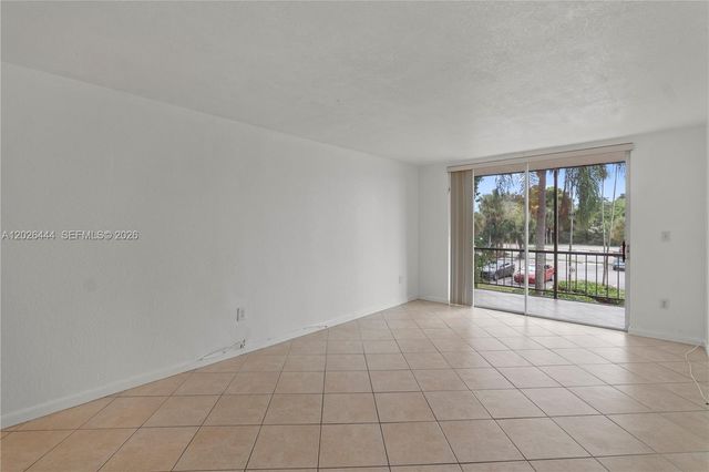 7100 NW 17th St 219, Plantation, FL 33313