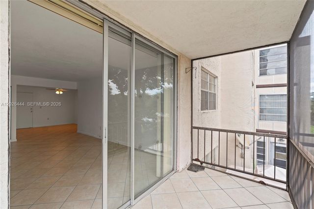 7100 NW 17th St 219, Plantation, FL 33313