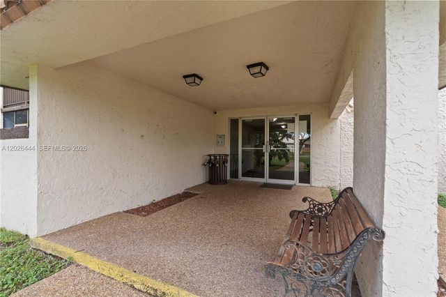 7100 NW 17th St 219, Plantation, FL 33313