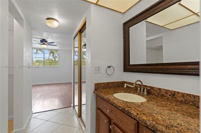 7100 NW 17th St 219, Plantation, FL 33313
