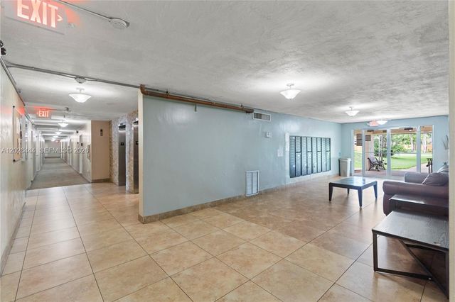 7100 NW 17th St 219, Plantation, FL 33313